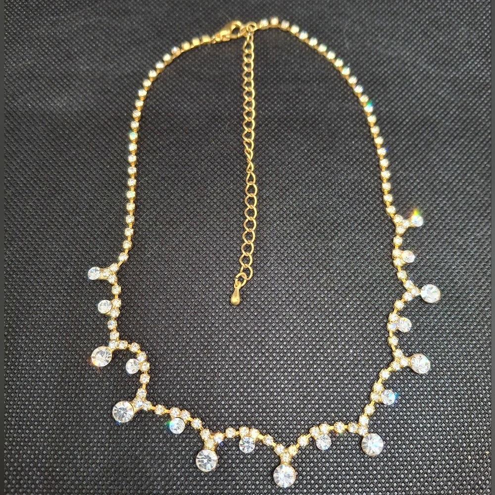 Elegant Vintage Gold-tone Necklace with Crystal Accents